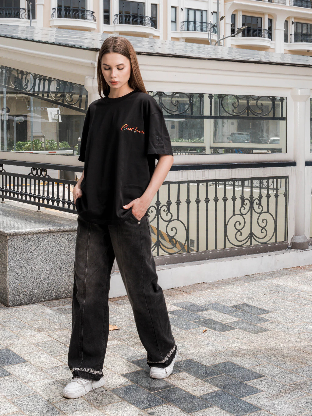 10 Cách Mix Màu Sắc Áo Thun Oversize Cùng Quần Jeans, Váy Đi Biển