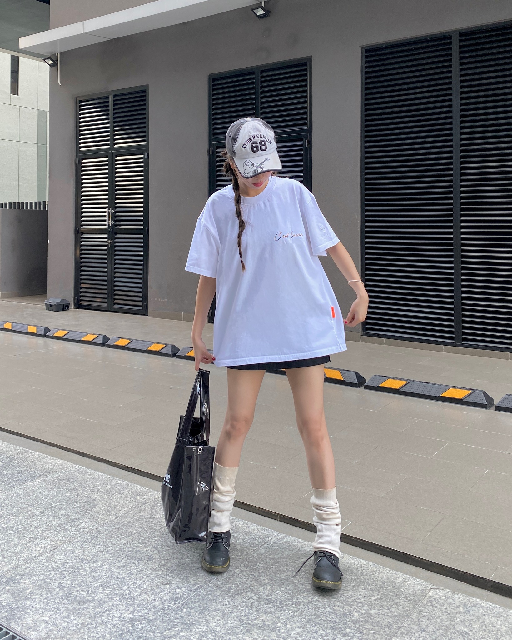 outfit áo thun oversize cslavie detail white local brand Việt Nam