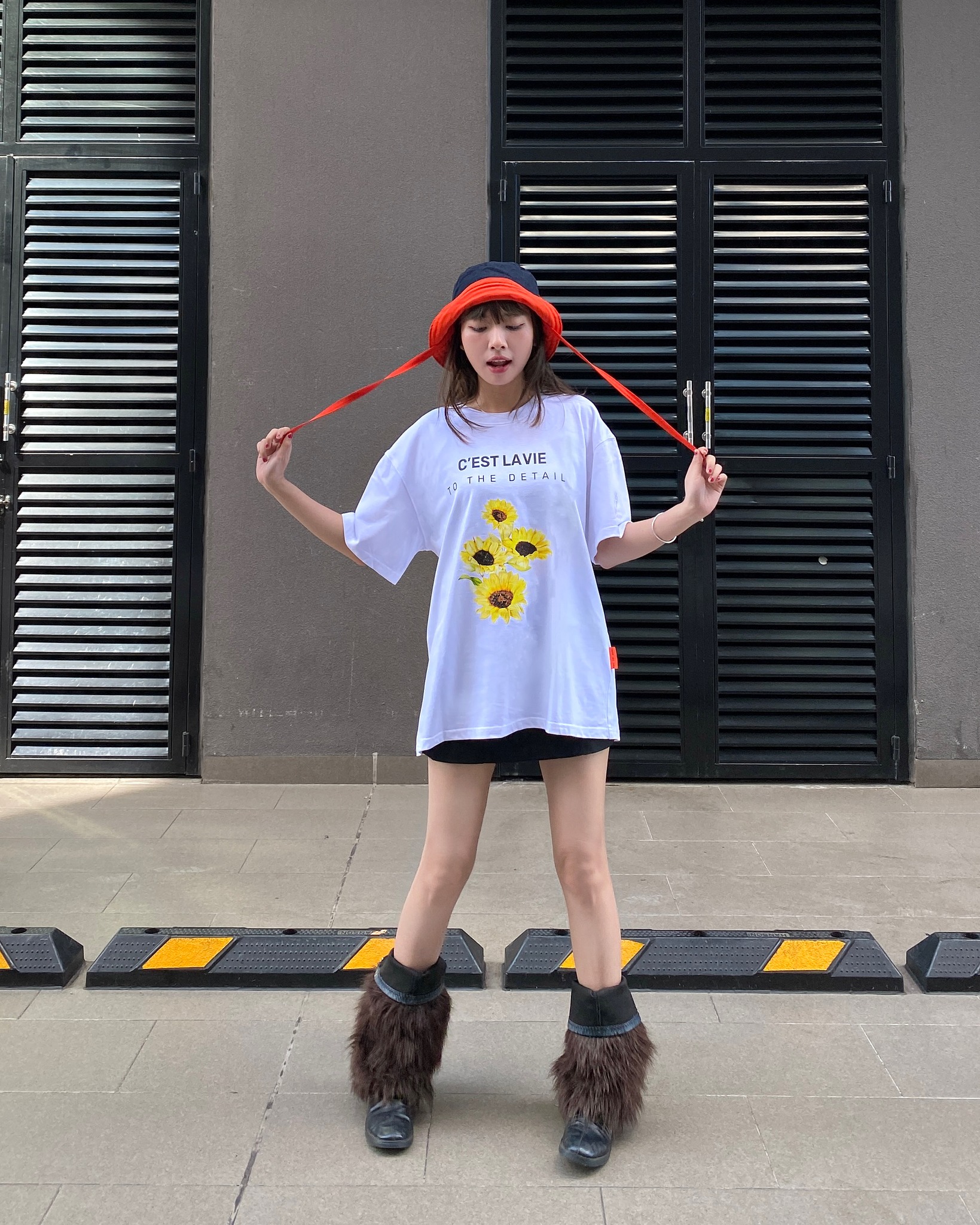 outfit hàng ngày với áo thun oversize cslavie huong duong trang