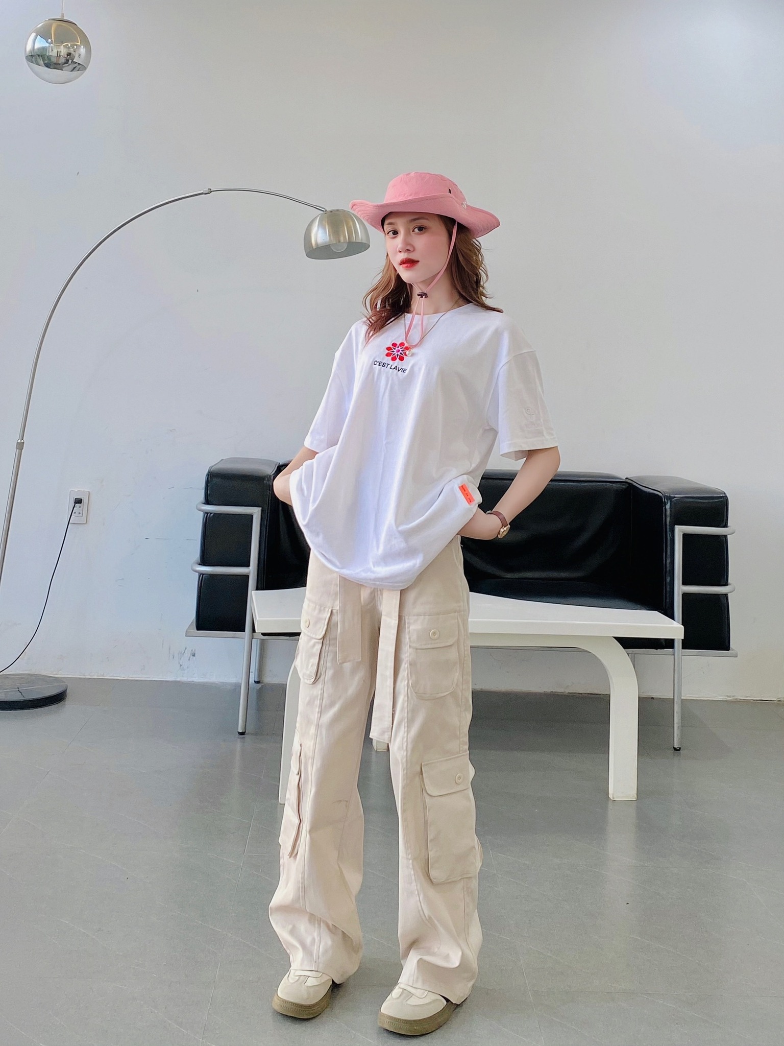 áo thun áo thun oversize cslavie latana white phong cách tối giản