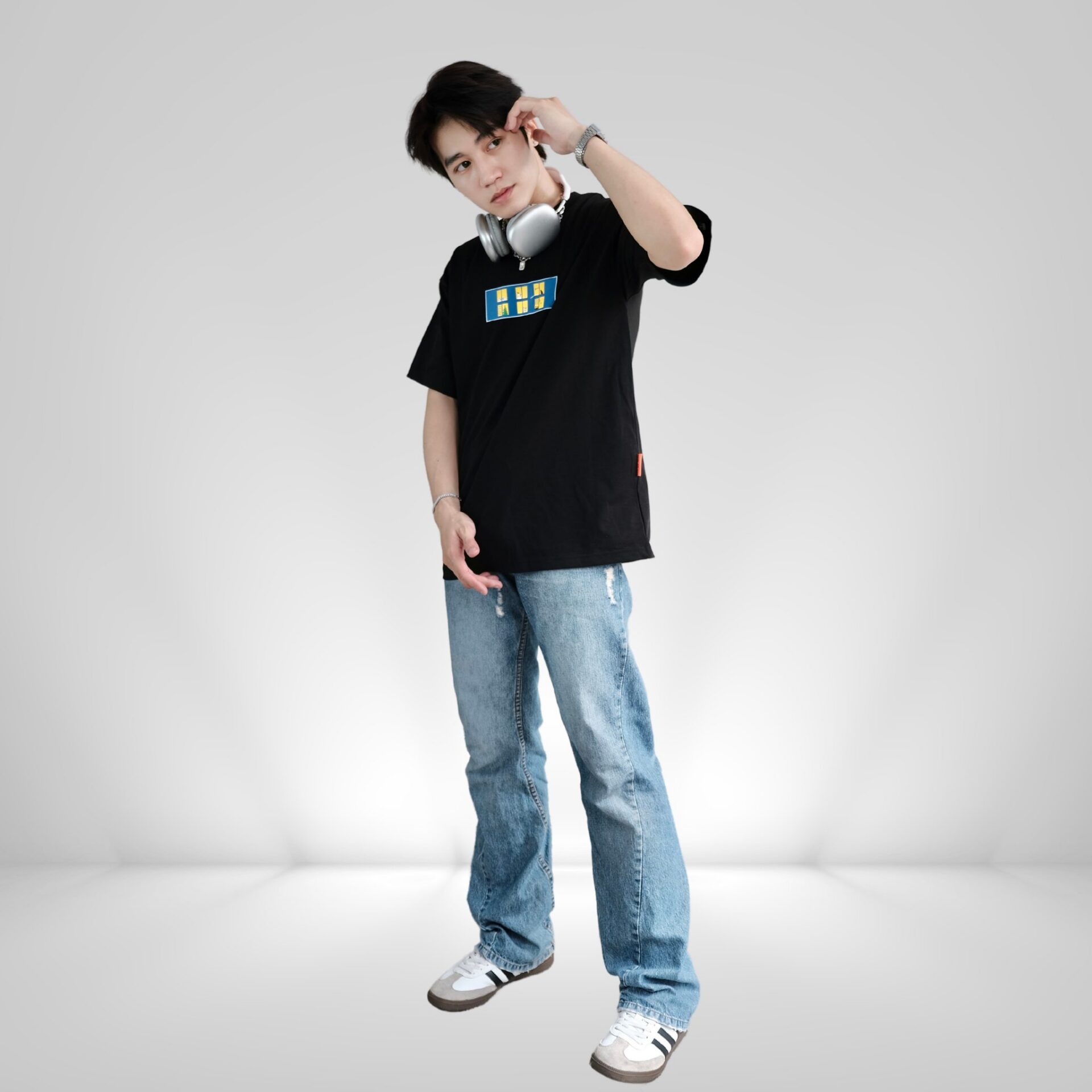 outfit áo thun oversize name cslavie window phong cách tối giản