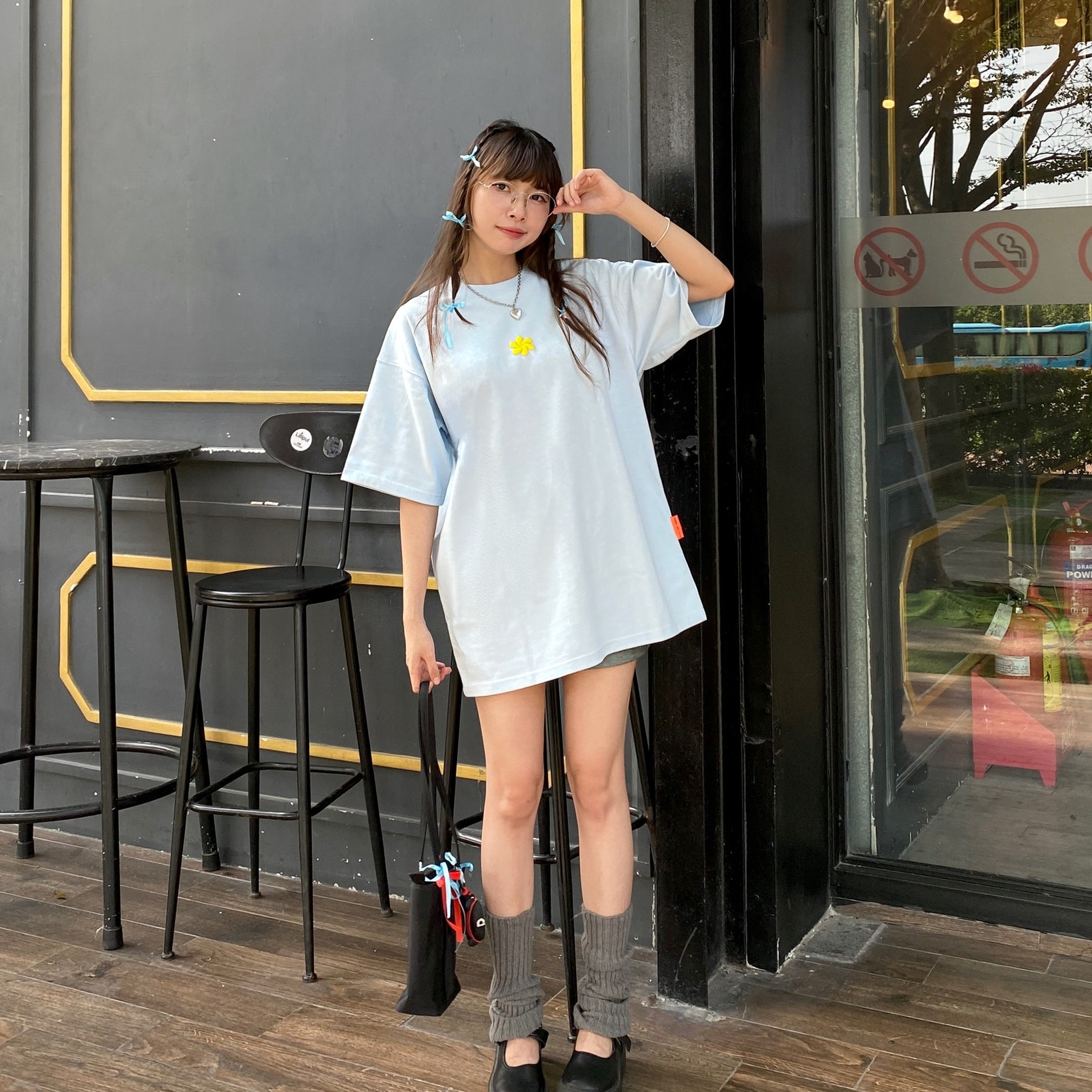 outfit áo thun oversize nu cslavie blue form rộng hiện đại
