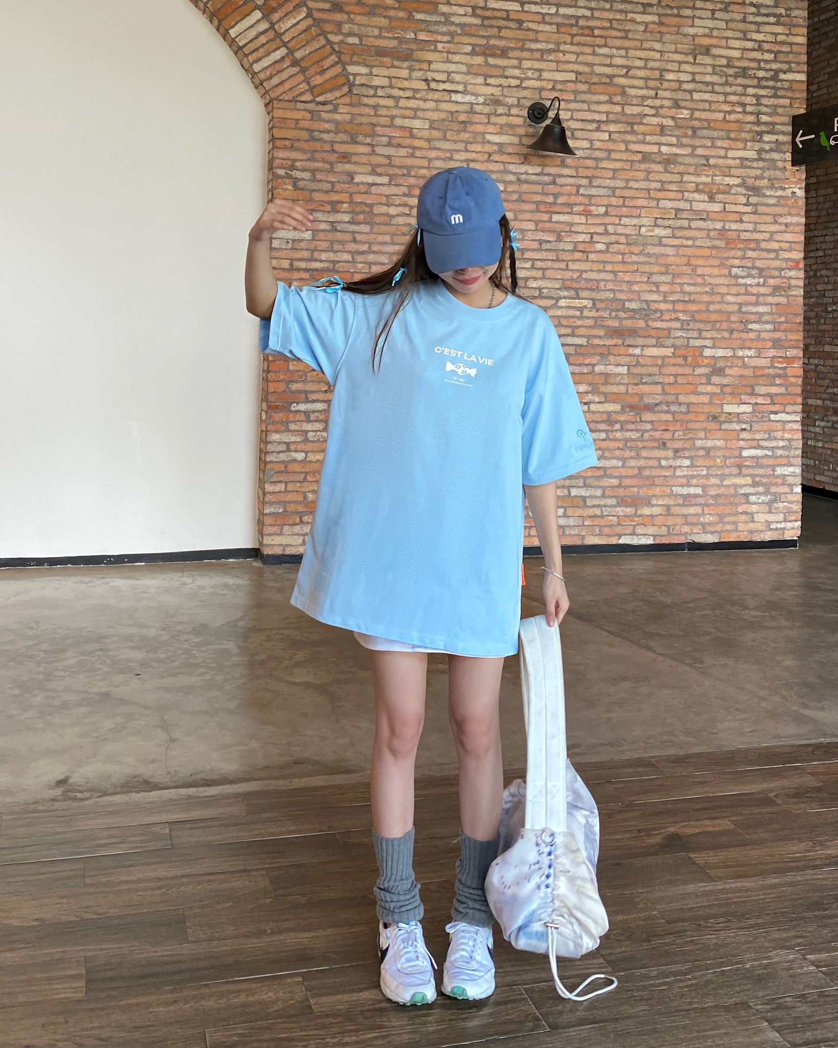 local brand Việt Nam với áo thun oversize nu cslavie candy blue