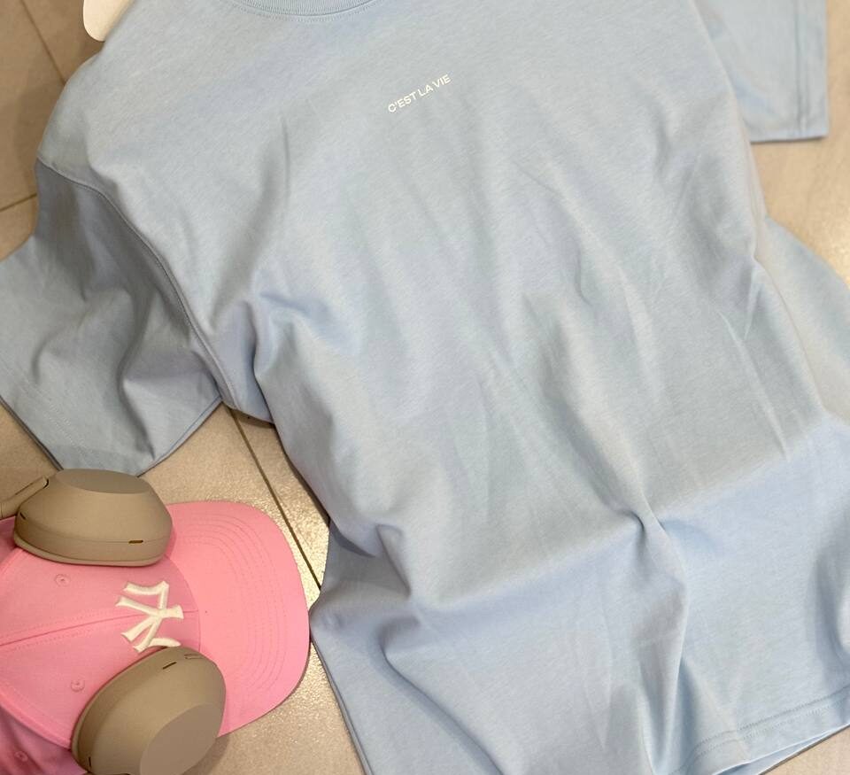 Áo Thun Unisex: Lựa Chọn Hoàn Hảo Cho Nam Nữ